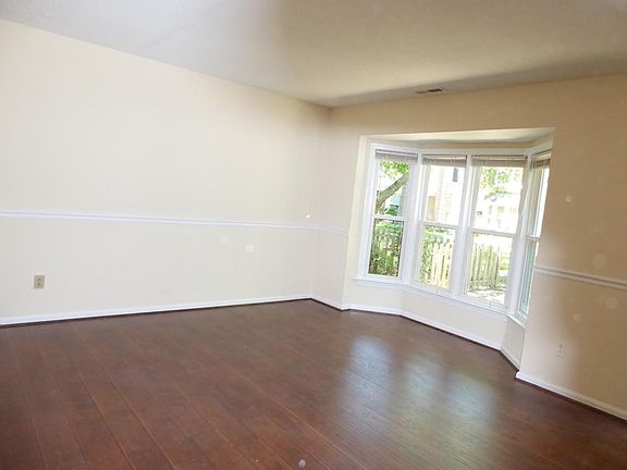 3rd image of 3303 Weeping Willow Ln
