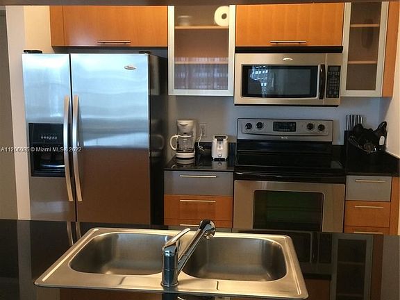 4th image of 1750 N Bayshore Dr APT 2504