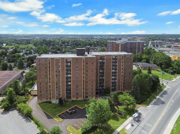 1356 Meadowlands Dr E #201, Ottawa, ON K2E 6K6