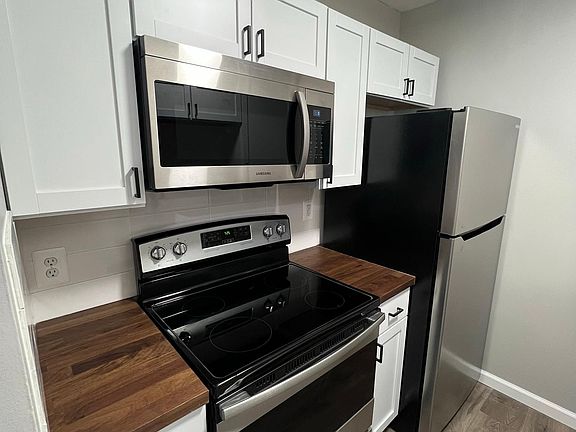 3rd image of 2614 Lovington Dr #5