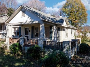 411 Mountain View St SW, Lenoir, NC 28645