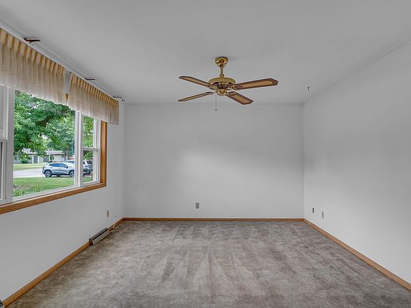 3rd image of 1206 Eastmoor Dr