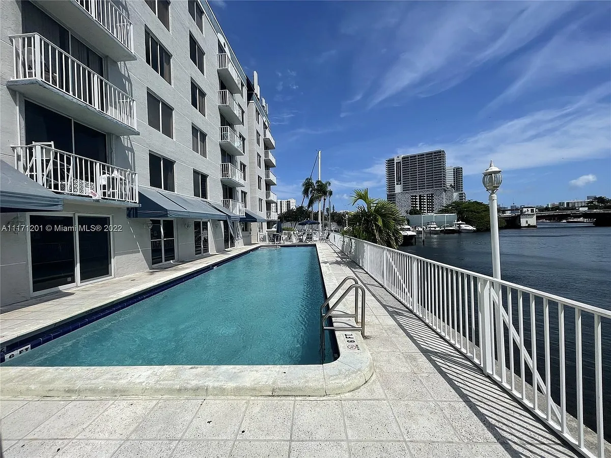 Building Photo - 1740 NW North River Dr #326