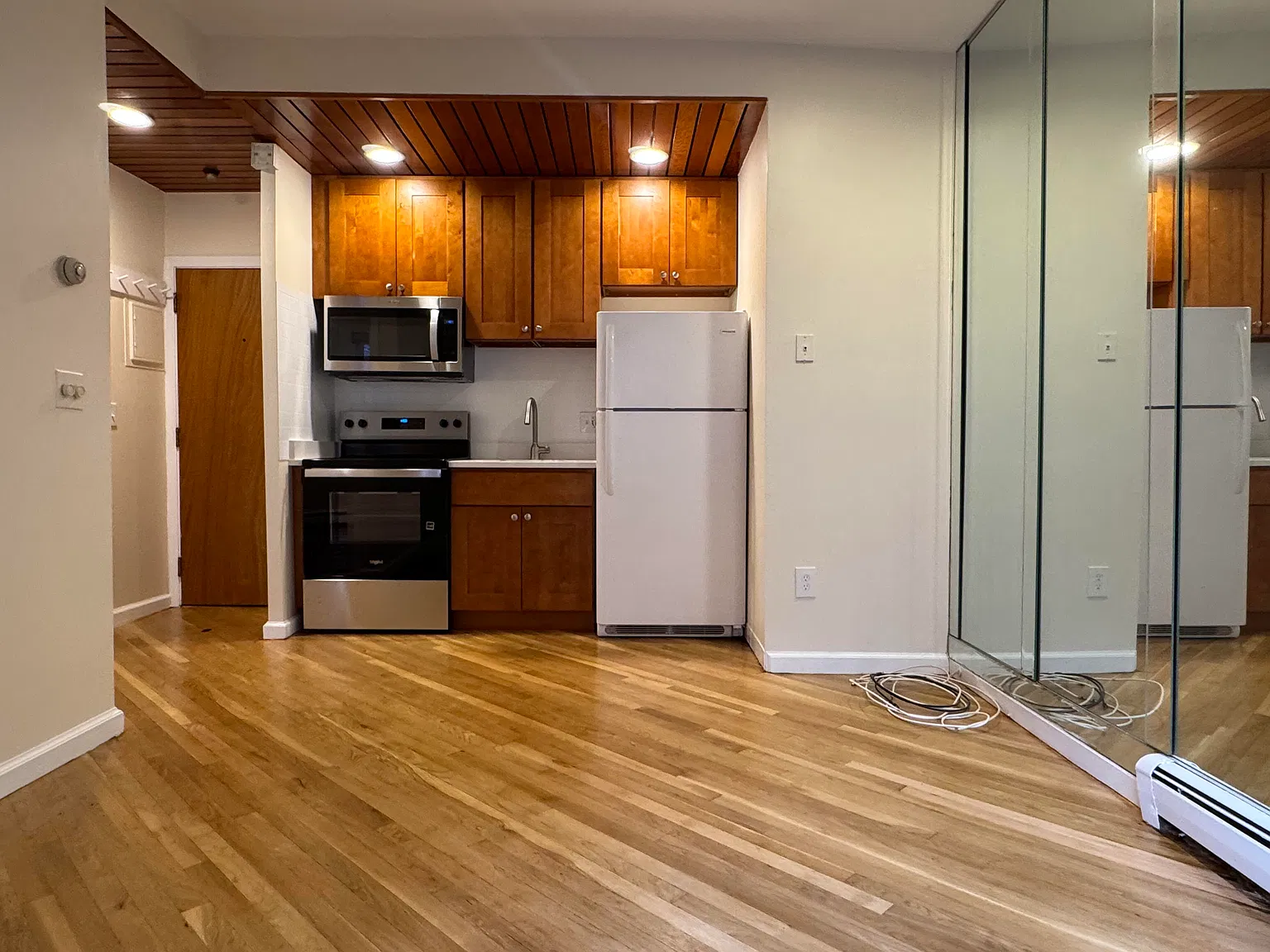 390 Riverway — Photo 4