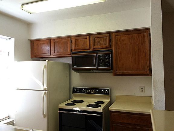 5th image of 14600 Fonmeadow Dr APT 1101