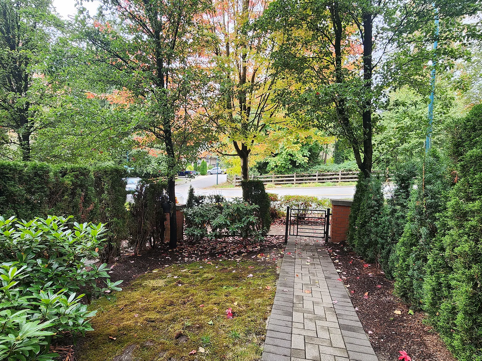 1299 Coast Meridian Rd — Photo 2