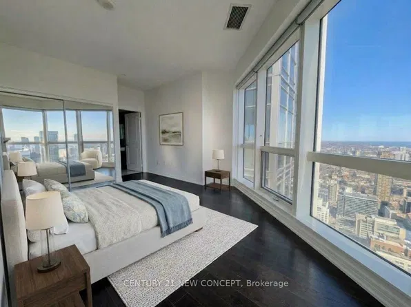 386 Yonge St, Toronto, ON