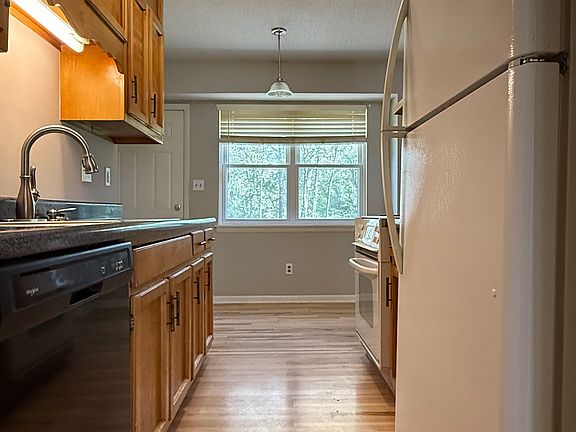 4th image of 9746 Wallwood Dr SE #1