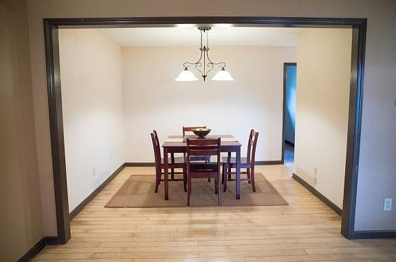 5th image of 2203 Greenbriar Cir APT 3