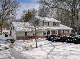 11548 N Bobolink Ln, Mequon, WI 53092