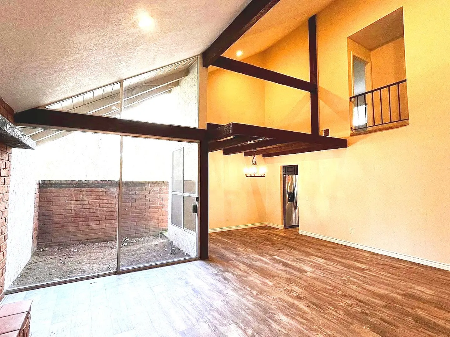 Stunning 5-Bedroom Home in Lake Forest! — Photo 4