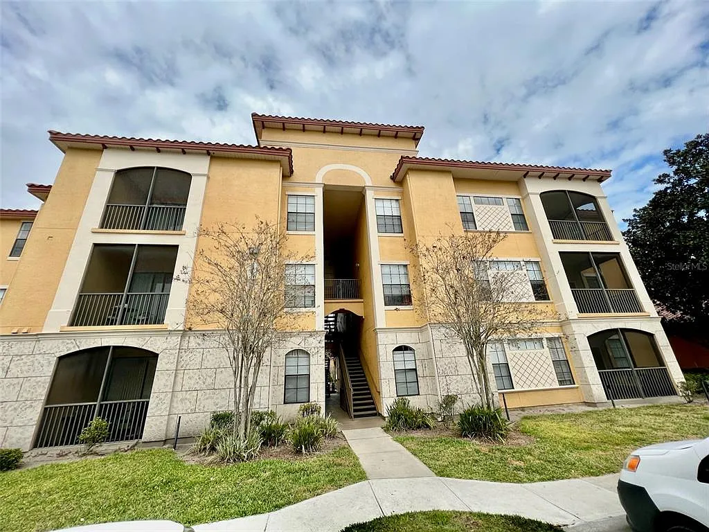 3 bed, 2.0 bath, 1369 sqft, $1,800 — Photo 1