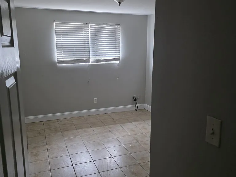 7832 W Laverne St — Photo 5