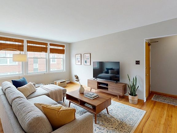 3rd image of 2410 W Farragut Ave APT 3B