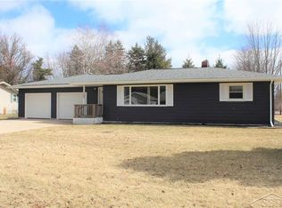 107 Avis Ct, Pinconning, MI 48650