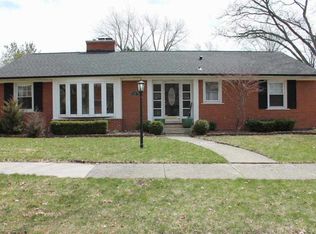 450 Bournemouth Cir, Grosse Pointe Farms, MI 48236