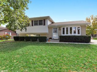 715 Groen Ln, Schaumburg, IL 60193