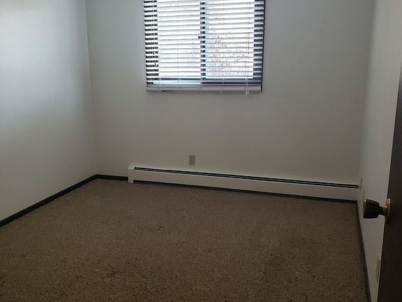 4th image of 910 2nd Ave SW #10