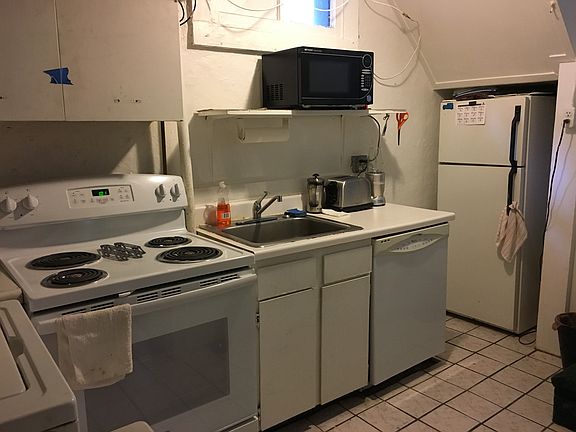 5th image of 817 N Humboldt St