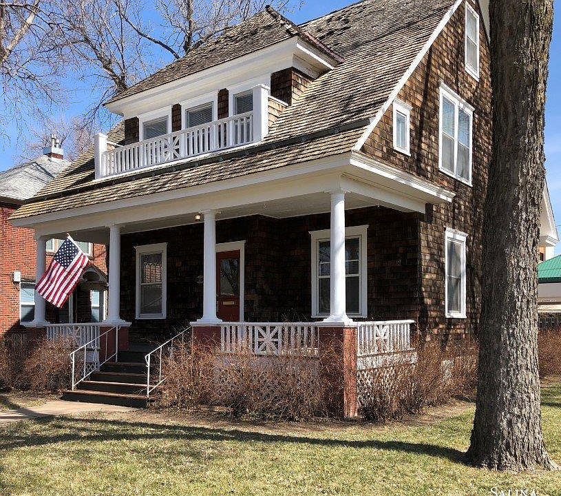 1st image of 451 S 8th St