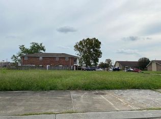 303 Oak Tree Ln, Chalmette, LA 70043