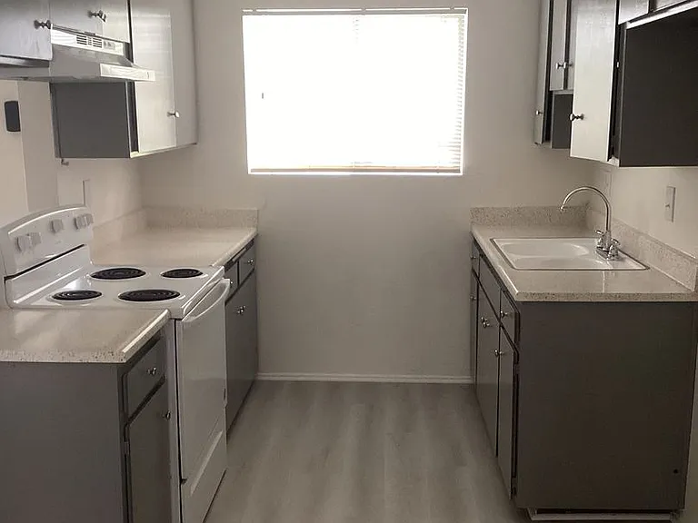 Jackson Apartments — Photo 1