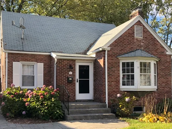 28 Hawthorne St, Longmeadow, MA 01106