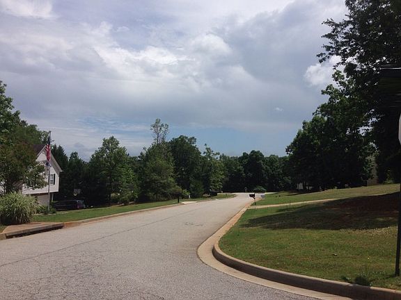 5th image of 320 Black Willow Ct