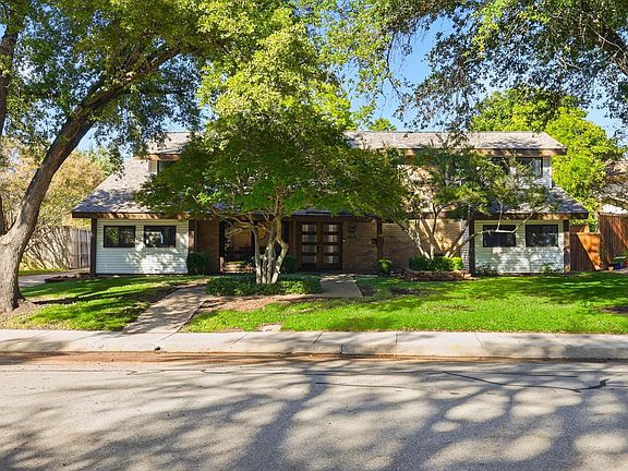 3rd image of 2813 Raintree Dr