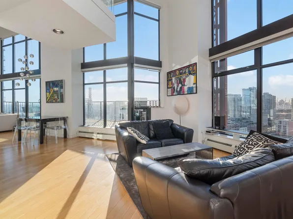 128 Cordova St W #2306, Vancouver, BC V6B 0E6