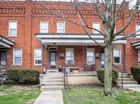 E 13th Ave 240-252 MLR