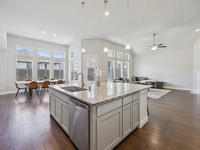 1656 Pegasus Dr — Photo 12