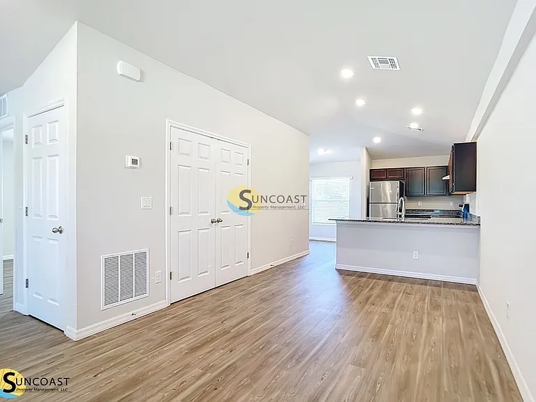 11266 Pendleton Ave — Photo 3