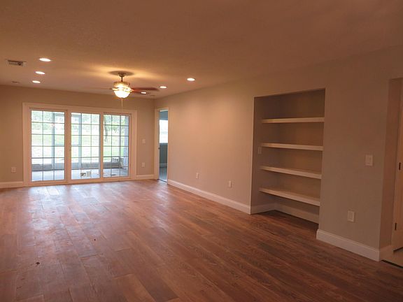 3rd image of 4104 Clubside Dr