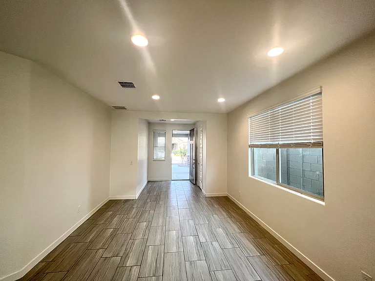 9214 W Roma Ave — Photo 19