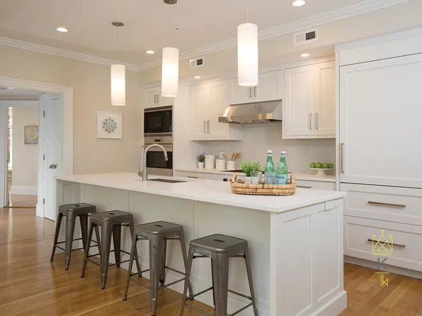 1248 Beacon St #2, Brookline, MA 02446