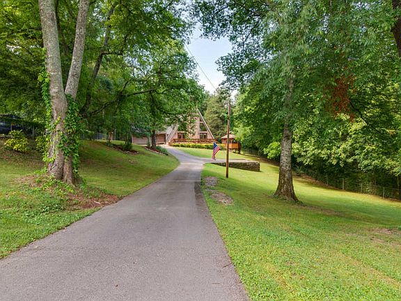 2nd image of 607 Hillwood Ct