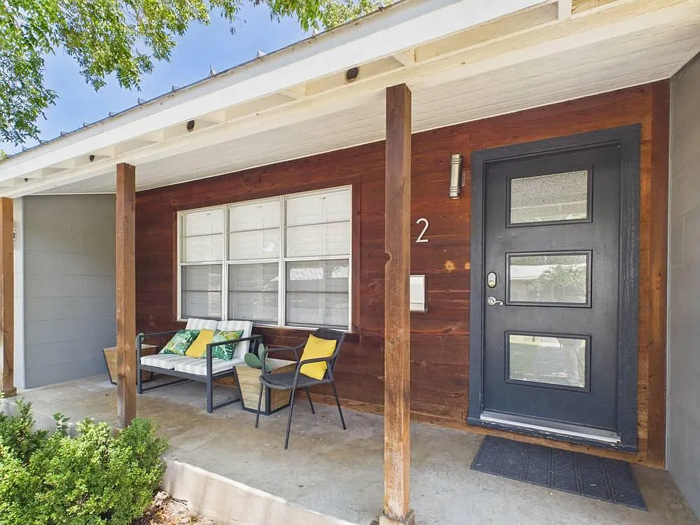 3 bed, 1713 sqft, $2,695 — Photo 1