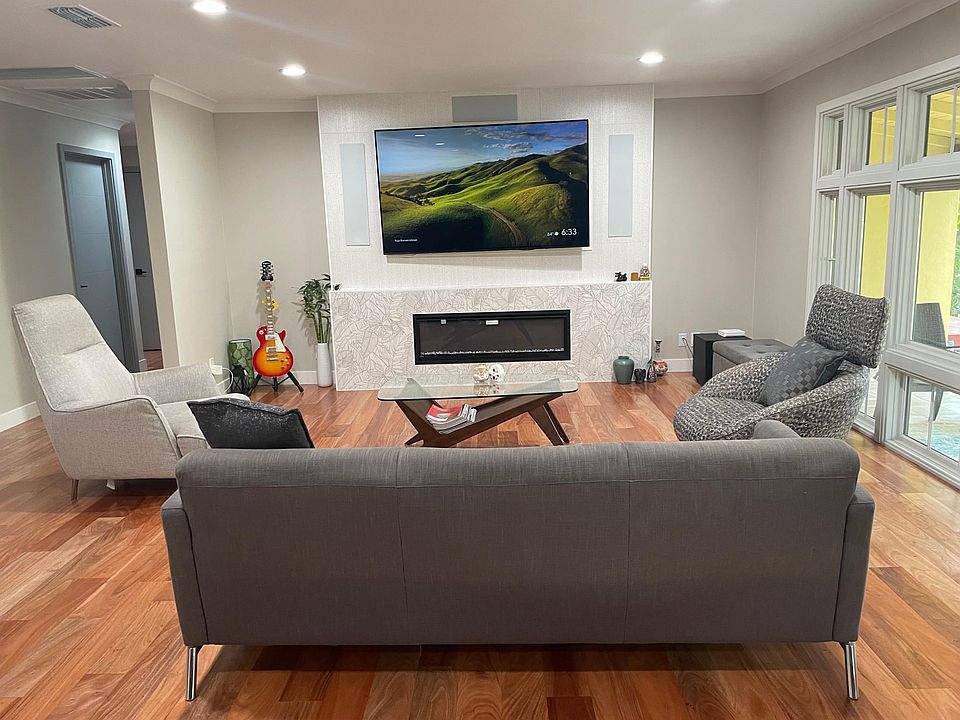 1st image of 2866 Cambridge Dr