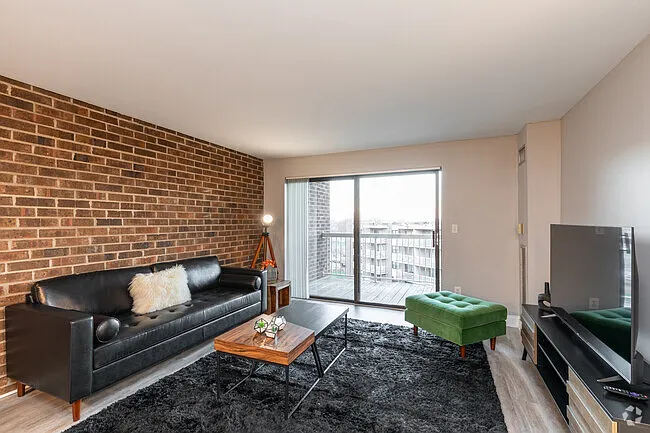 Broadmoor Apartments — Photo 12