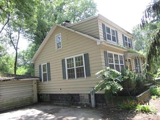 2nd image of 104 W Jane St