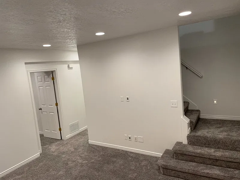 Wonderful Draper Home 4 bedroom, 2 full baths. Some Utilities included. — Photo 4