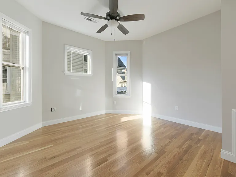 4 Benson St #2 — Photo 10