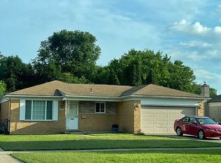 2042 Common Rd, Warren, MI 48092