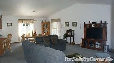 Living/Dining Room : Gas fireplace, networking cable throughout, and wireless security system.
