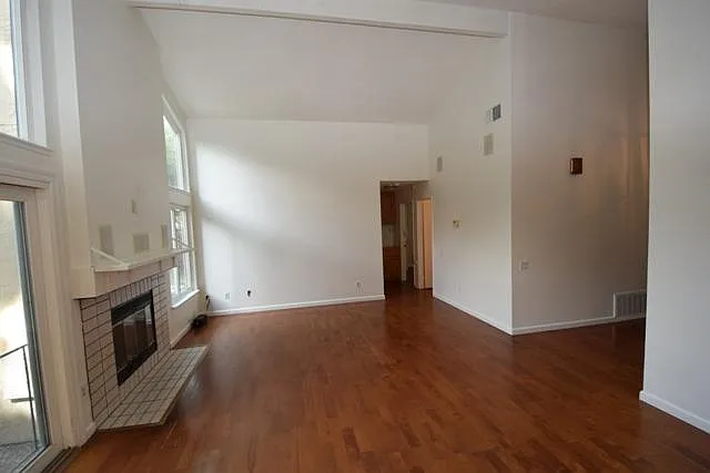 3 bed, 1321 sqft, $2,550 — Photo 4