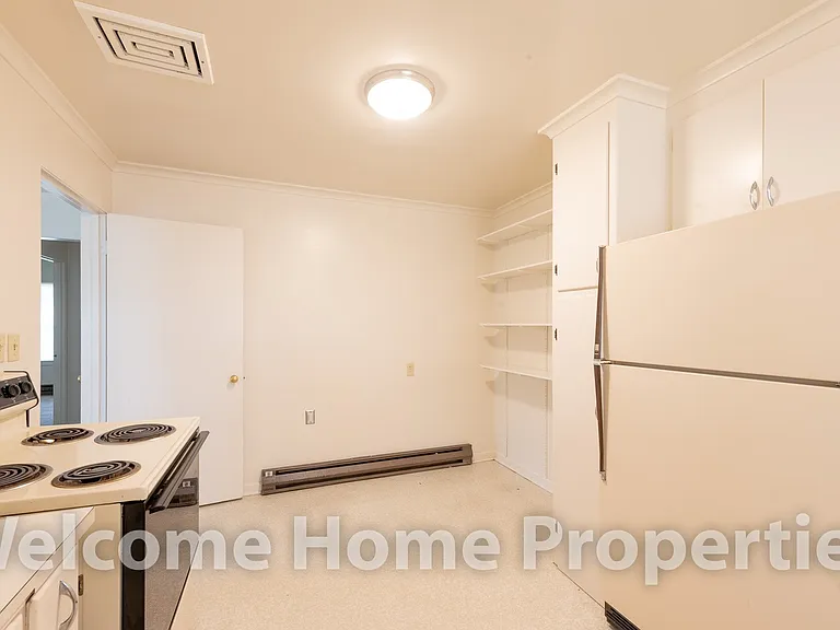 36 NE Ash Ave — Photo 11
