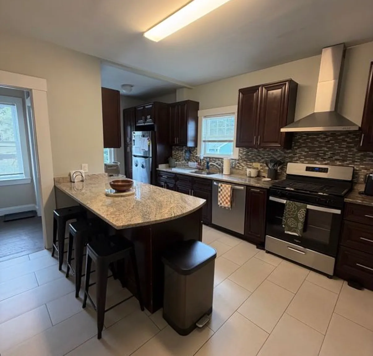 6 bed, $6,750 — Photo 1