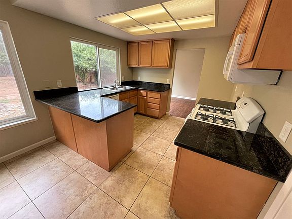 5th image of 8208 Bonnie Oak Way