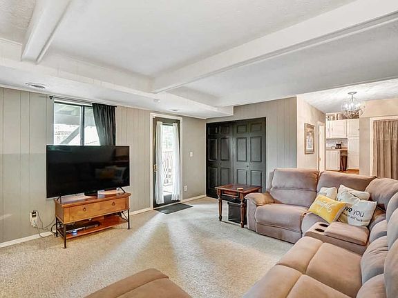 5th image of 695 Glenway Dr